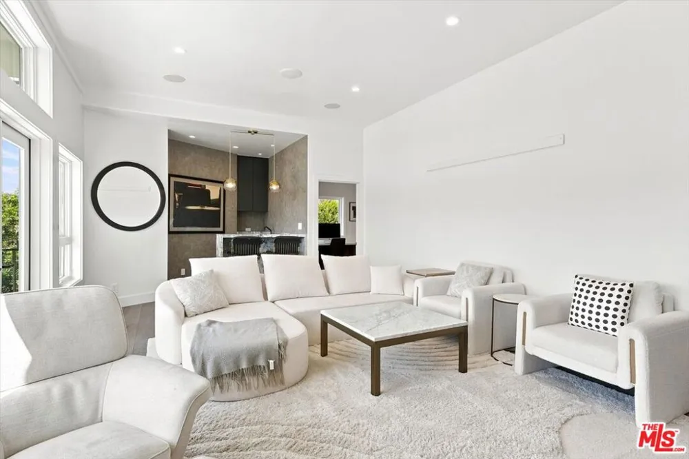 1027 Ravoli Drive Los Angeles, CA 90272