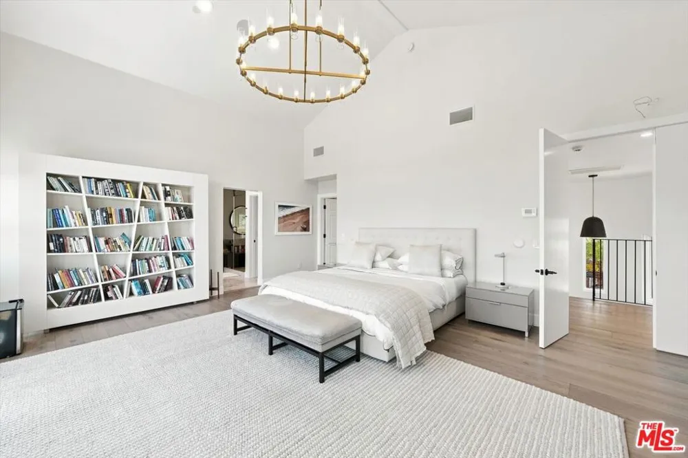 1027 Ravoli Drive Los Angeles, CA 90272