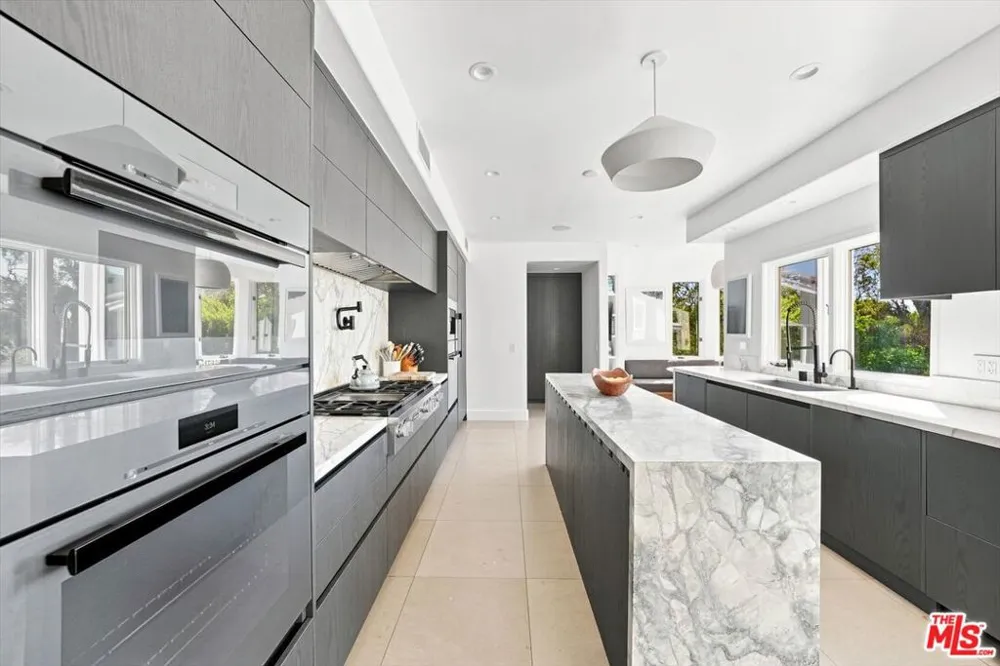 1027 Ravoli Drive Los Angeles, CA 90272