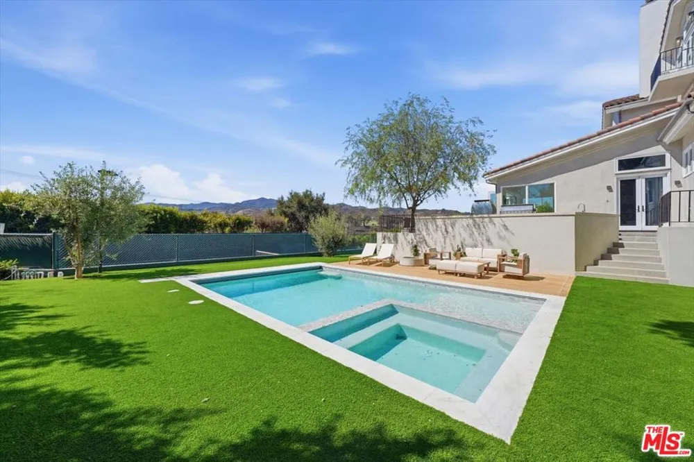 1027 Ravoli Drive Los Angeles, CA 90272
