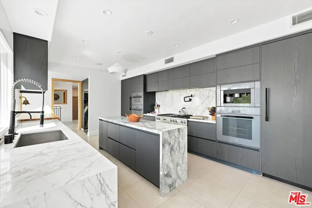1027 Ravoli Drive Los Angeles, CA 90272
