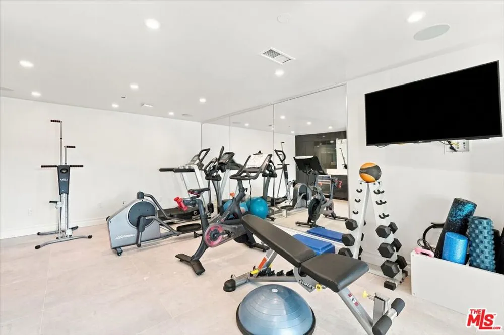 1027 Ravoli Drive Los Angeles, CA 90272