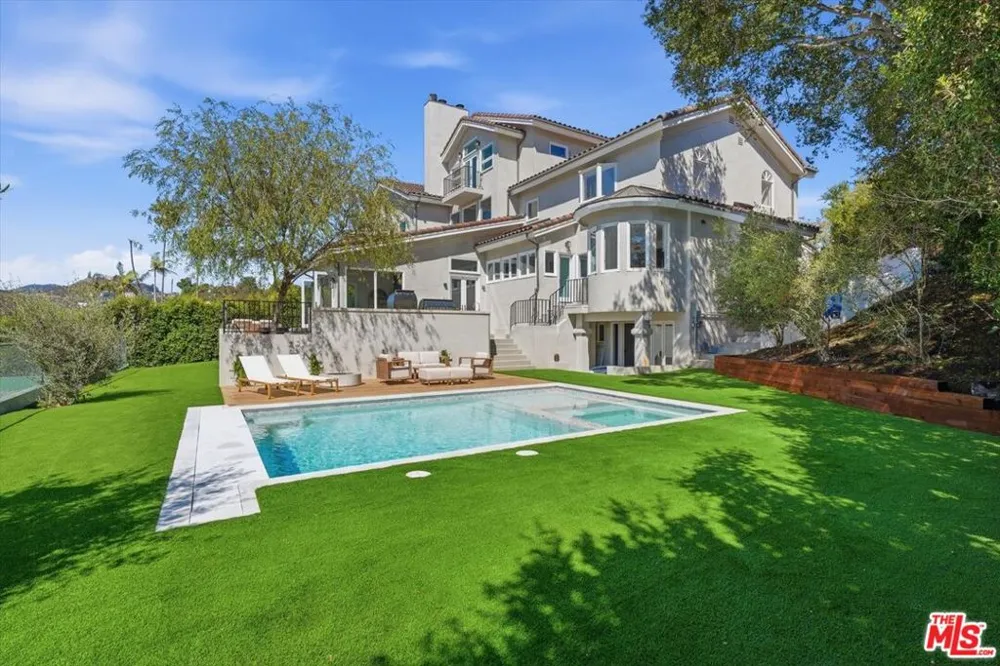 1027 Ravoli Drive Los Angeles, CA 90272