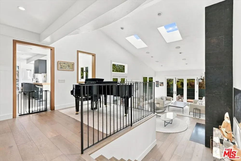 1027 Ravoli Drive Los Angeles, CA 90272