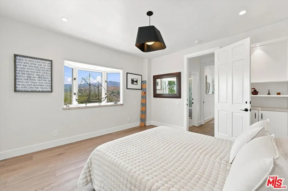 1027 Ravoli Drive Los Angeles, CA 90272