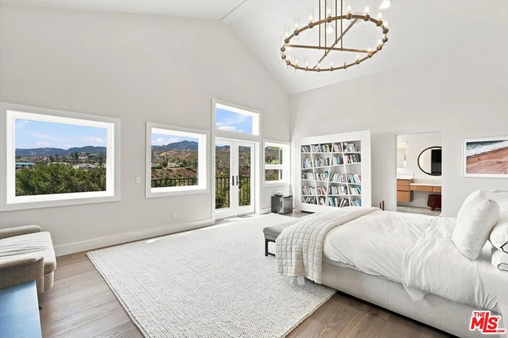 1027 Ravoli Drive Los Angeles, CA 90272