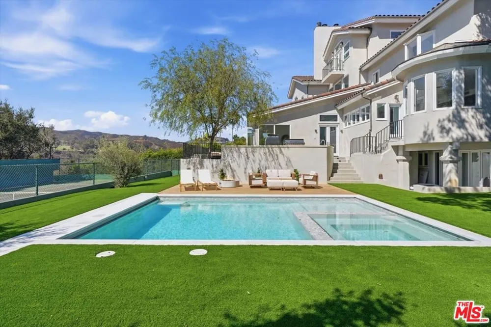 1027 Ravoli Drive Los Angeles, CA 90272