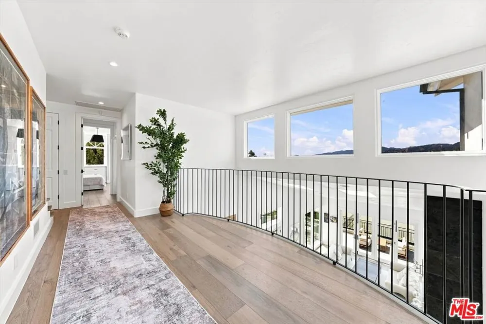 1027 Ravoli Drive Los Angeles, CA 90272