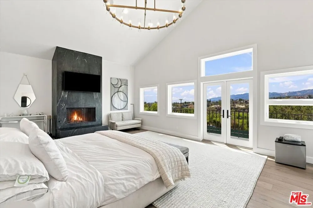 1027 Ravoli Drive Los Angeles, CA 90272