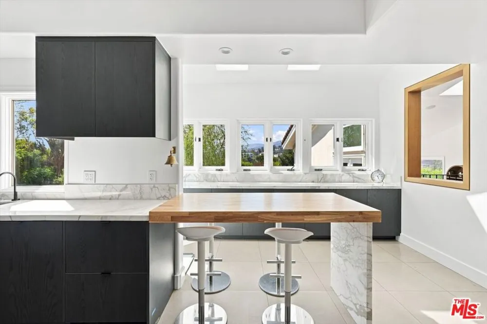 1027 Ravoli Drive Los Angeles, CA 90272