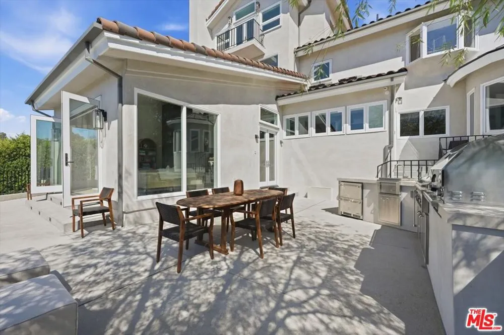 1027 Ravoli Drive Los Angeles, CA 90272