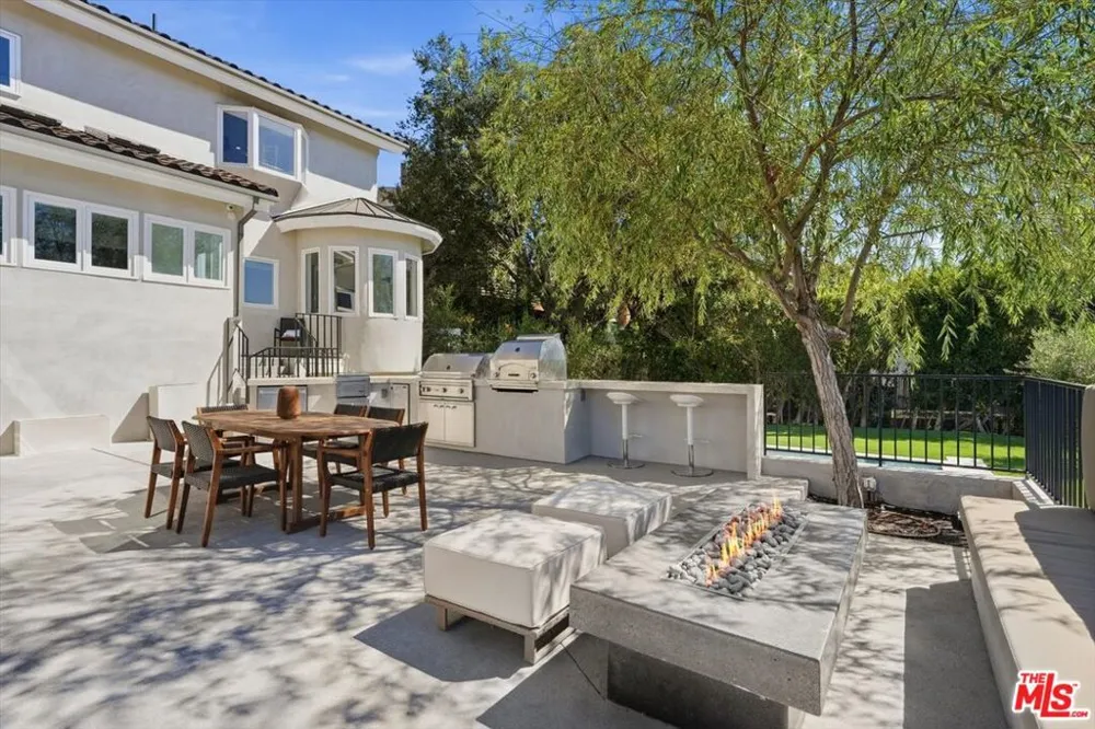 1027 Ravoli Drive Los Angeles, CA 90272