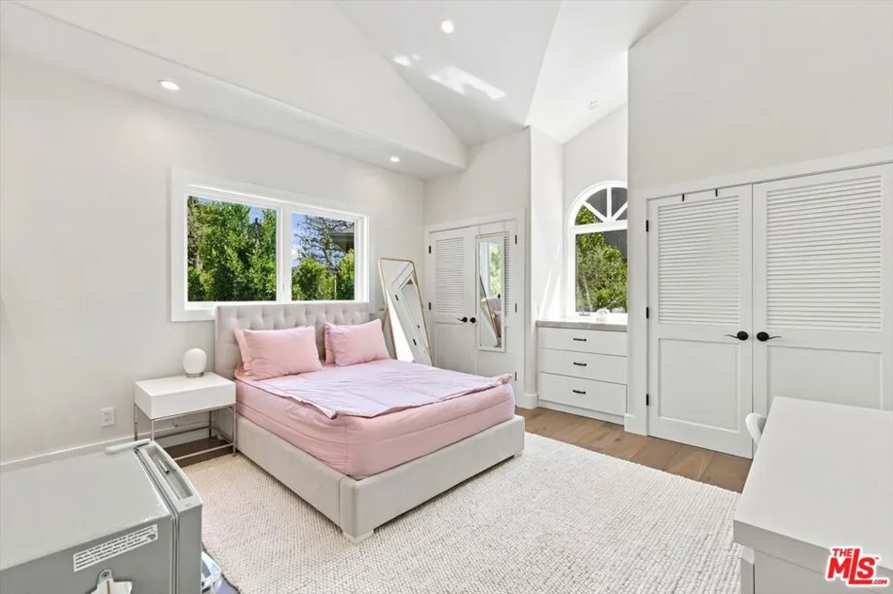 1027 Ravoli Drive Los Angeles, CA 90272