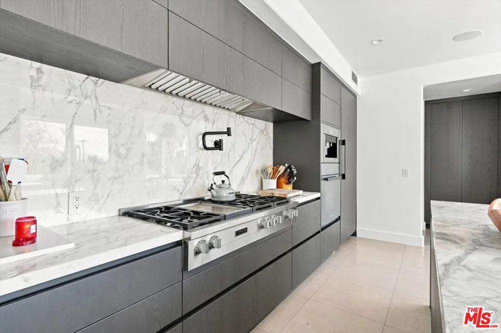 1027 Ravoli Drive Los Angeles, CA 90272