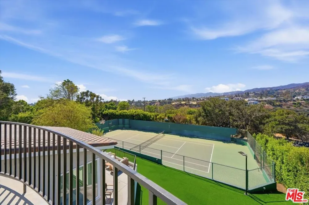 1027 Ravoli Drive Los Angeles, CA 90272