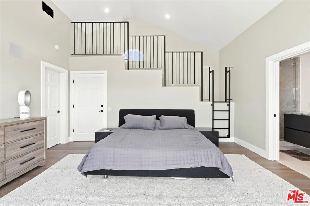 1027 Ravoli Drive Los Angeles, CA 90272