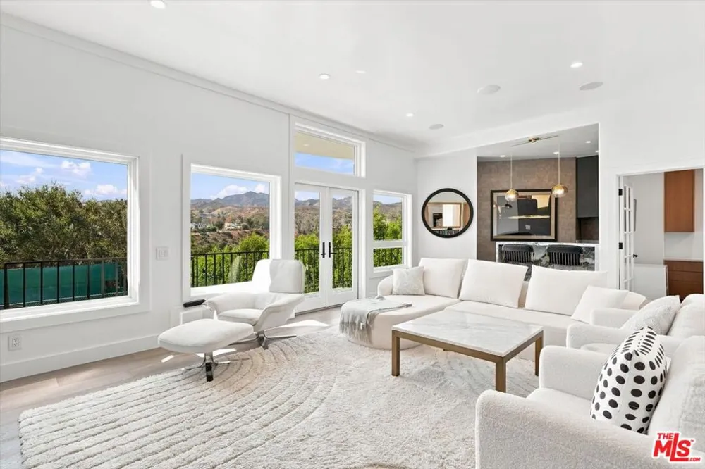 1027 Ravoli Drive Los Angeles, CA 90272