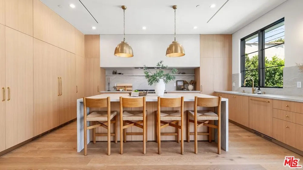 1926 Thayer Avenue Los Angeles, CA 90025