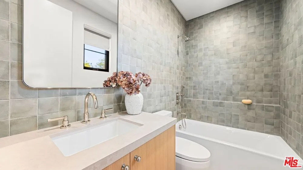 1926 Thayer Avenue Los Angeles, CA 90025