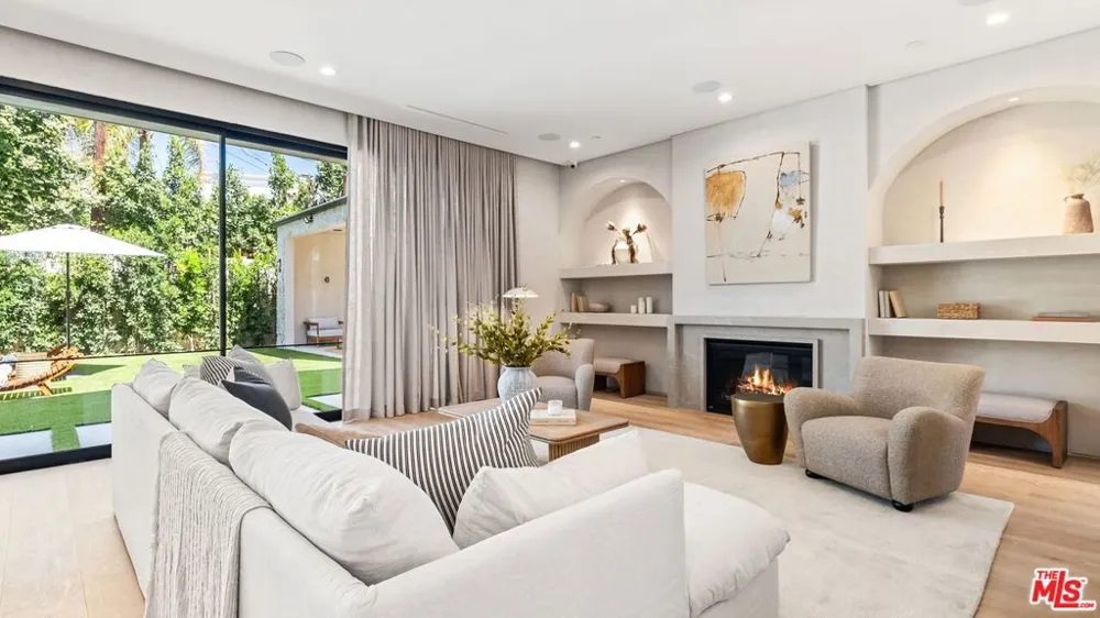 1926 Thayer Avenue Los Angeles, CA 90025