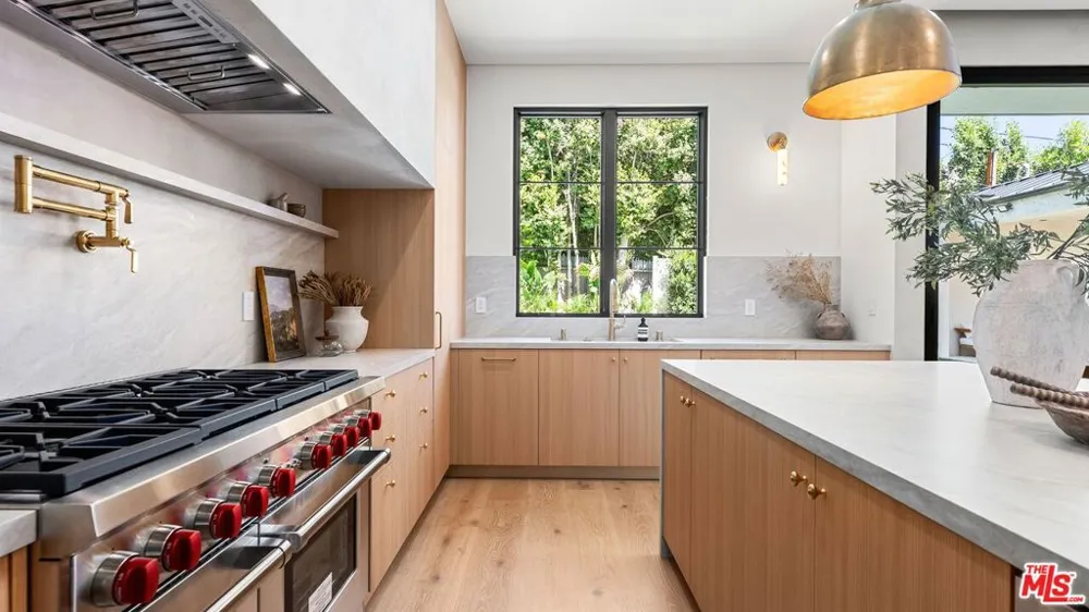 1926 Thayer Avenue Los Angeles, CA 90025