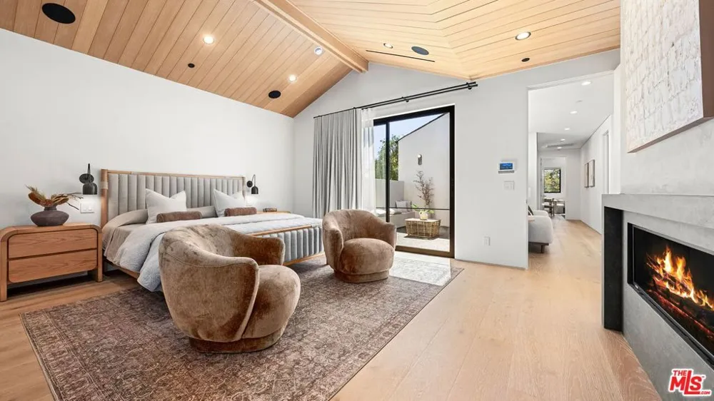 1926 Thayer Avenue Los Angeles, CA 90025