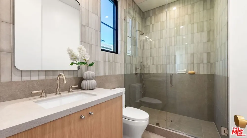 1926 Thayer Avenue Los Angeles, CA 90025
