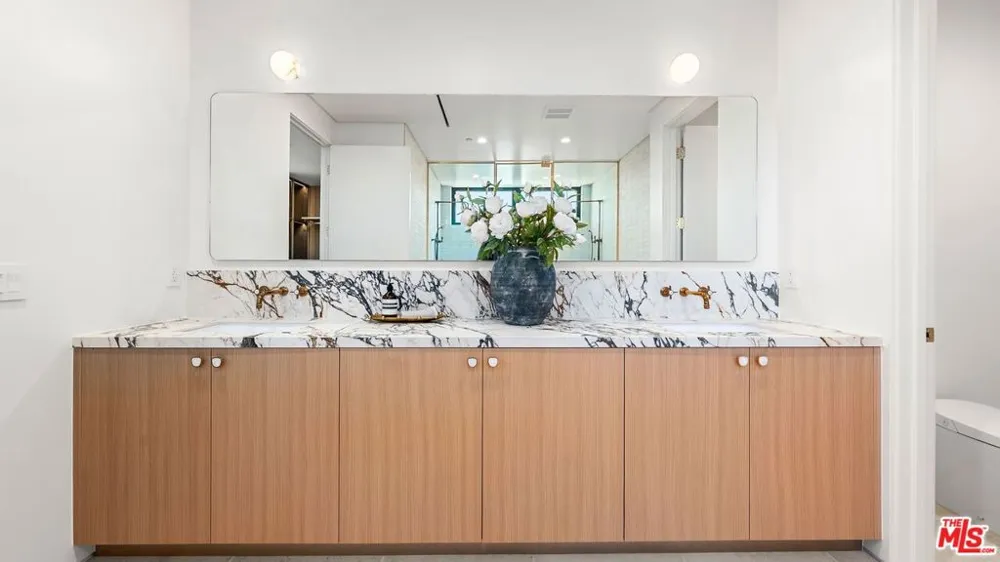 1926 Thayer Avenue Los Angeles, CA 90025