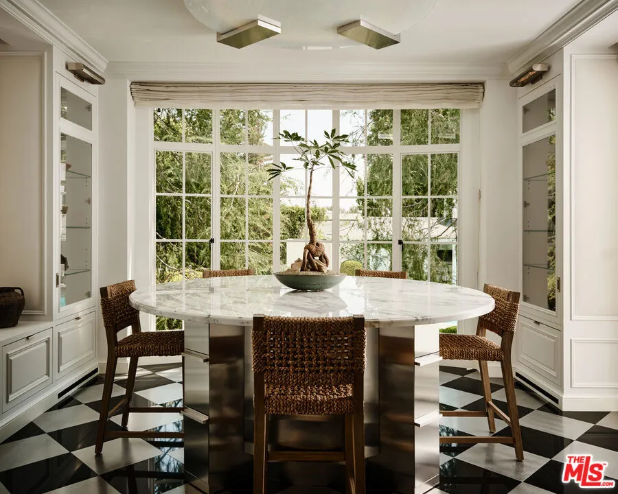 826 Greenway Drive Beverly Hills, CA 90210