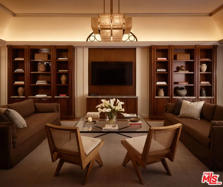 826 Greenway Drive Beverly Hills, CA 90210
