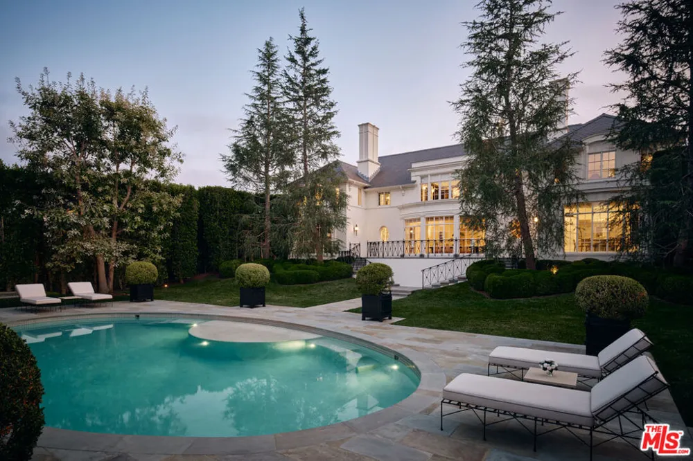 826 Greenway Drive Beverly Hills, CA 90210