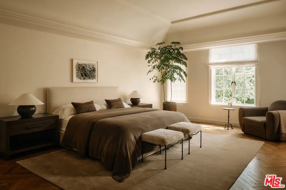 826 Greenway Drive Beverly Hills, CA 90210