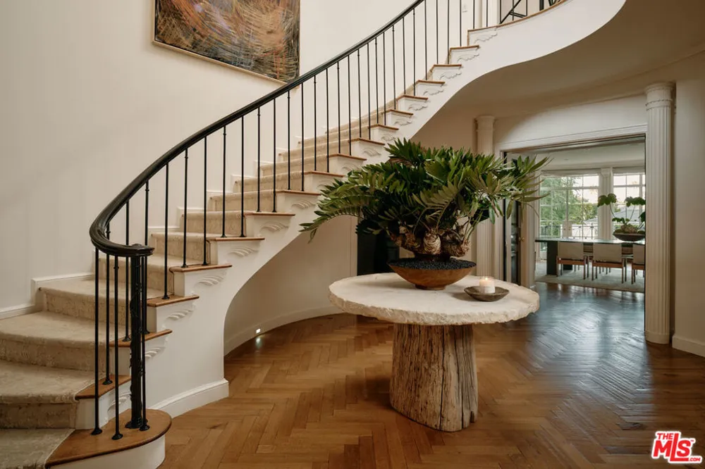 826 Greenway Drive Beverly Hills, CA 90210