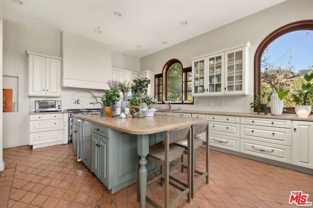 1214 Beverly View Drive Beverly Hills, CA 90210