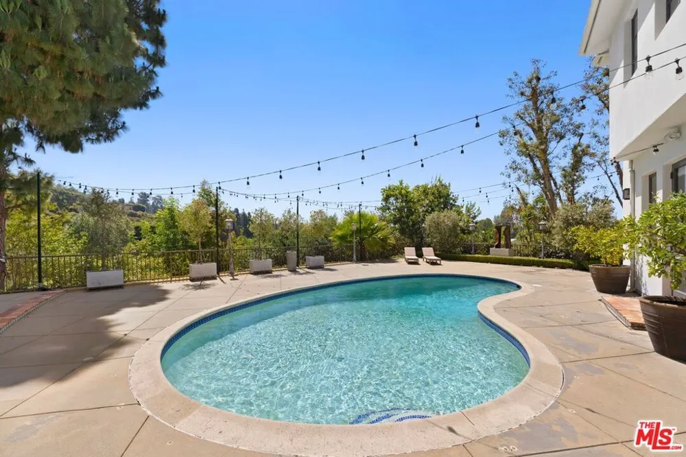 1214 Beverly View Drive Beverly Hills, CA 90210
