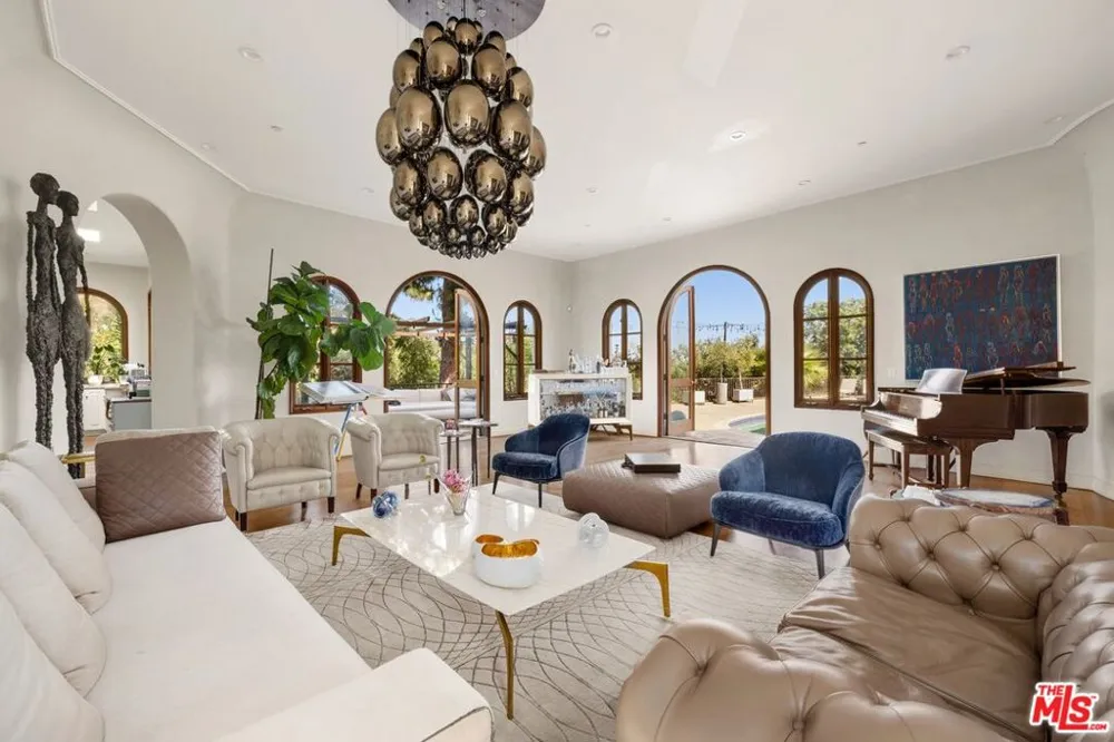 1214 Beverly View Drive Beverly Hills, CA 90210