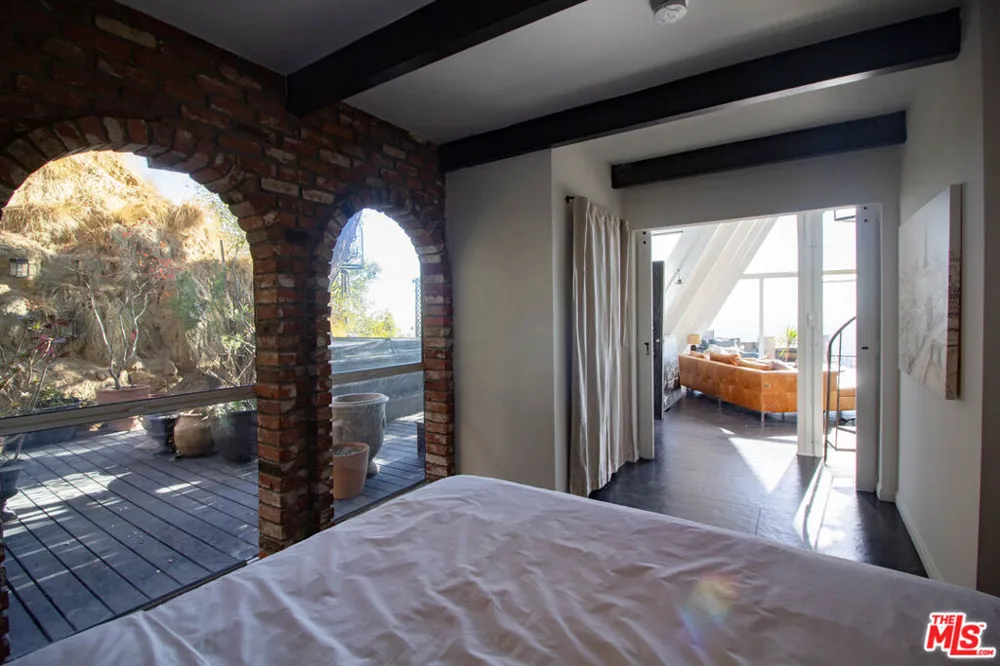 2144 Sunset Plaza Drive Los Angeles, CA 90069