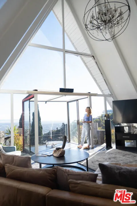 2144 Sunset Plaza Drive Los Angeles, CA 90069