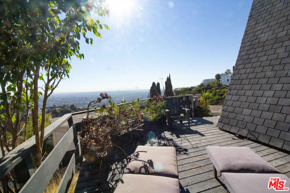 2144 Sunset Plaza Drive Los Angeles, CA 90069