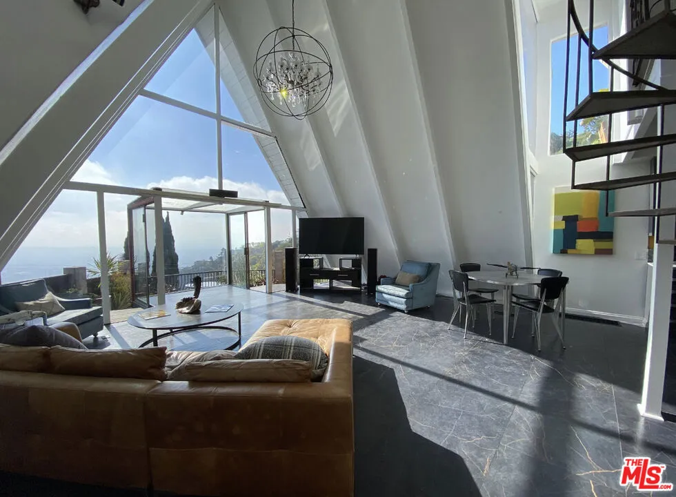 2144 Sunset Plaza Drive Los Angeles, CA 90069