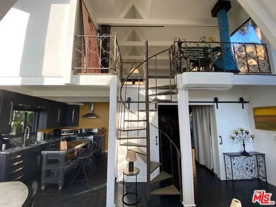 2144 Sunset Plaza Drive Los Angeles, CA 90069
