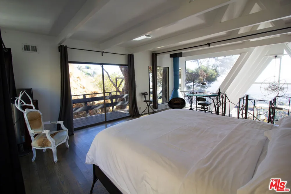 2144 Sunset Plaza Drive Los Angeles, CA 90069