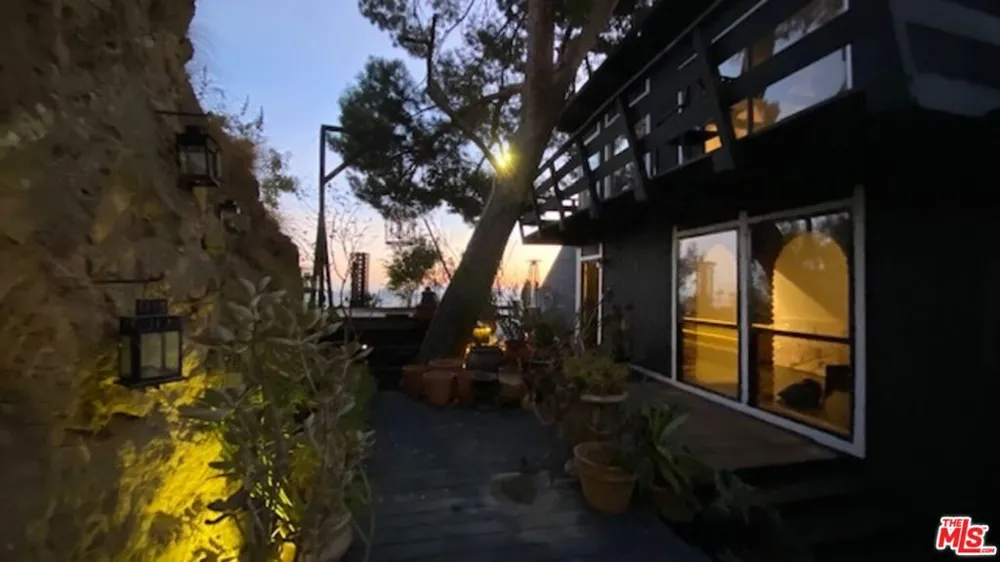 2144 Sunset Plaza Drive Los Angeles, CA 90069