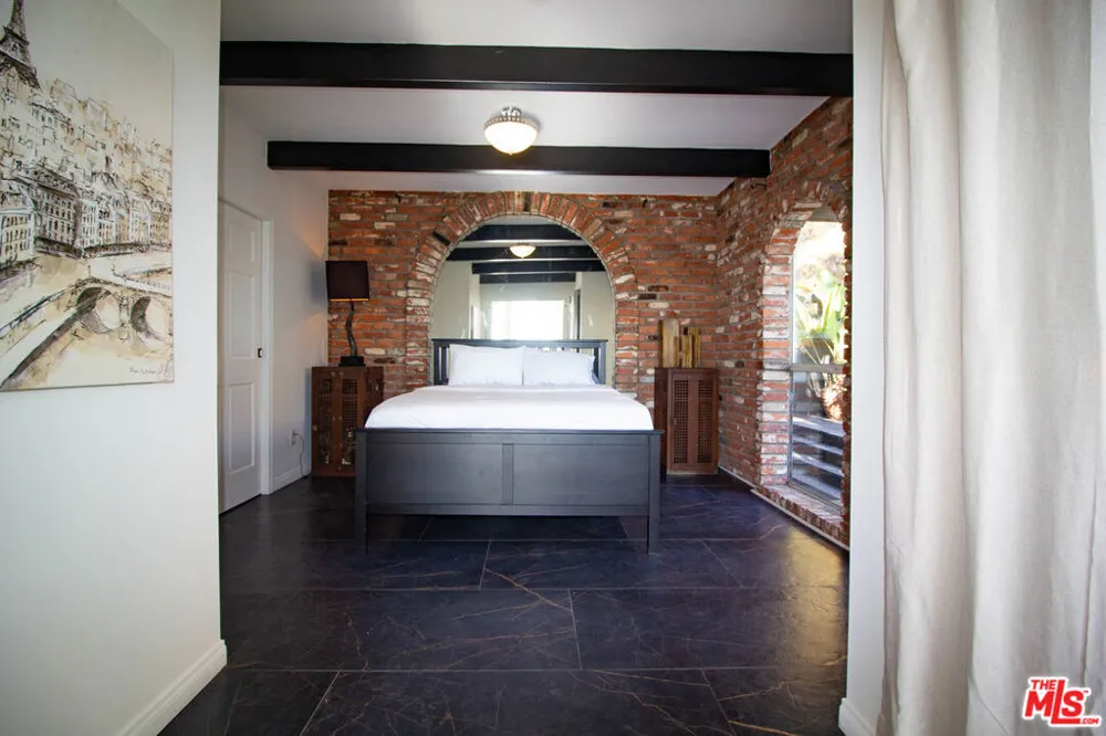 2144 Sunset Plaza Drive Los Angeles, CA 90069