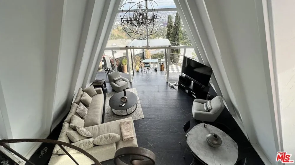 2144 Sunset Plaza Drive Los Angeles, CA 90069
