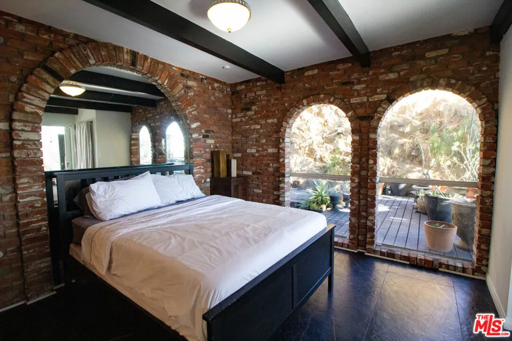2144 Sunset Plaza Drive Los Angeles, CA 90069