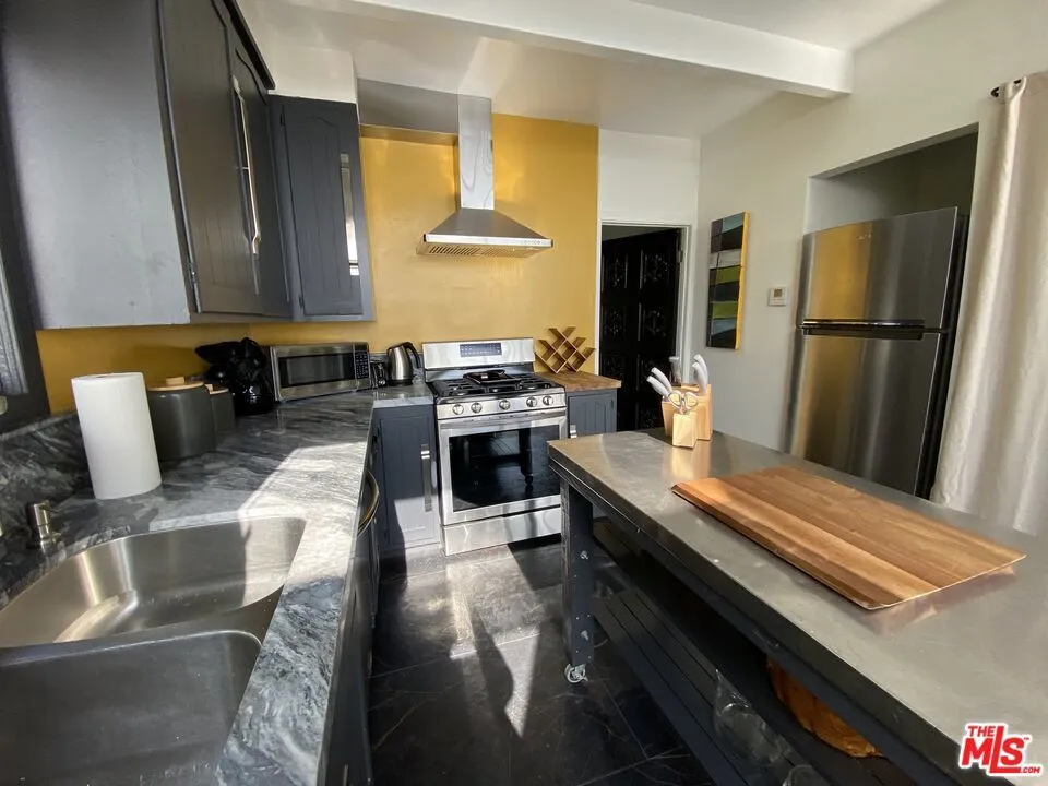 2144 Sunset Plaza Drive Los Angeles, CA 90069