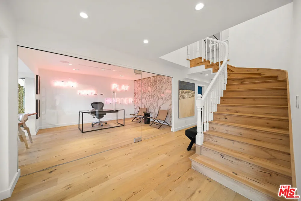 1330 Londonderry Place Los Angeles, CA 90069