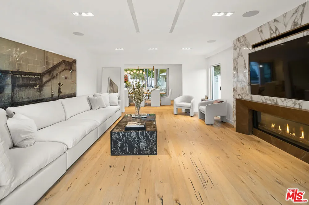 1330 Londonderry Place Los Angeles, CA 90069