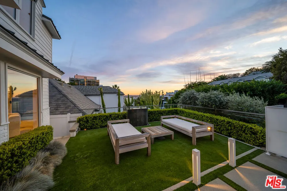 1330 Londonderry Place Los Angeles, CA 90069